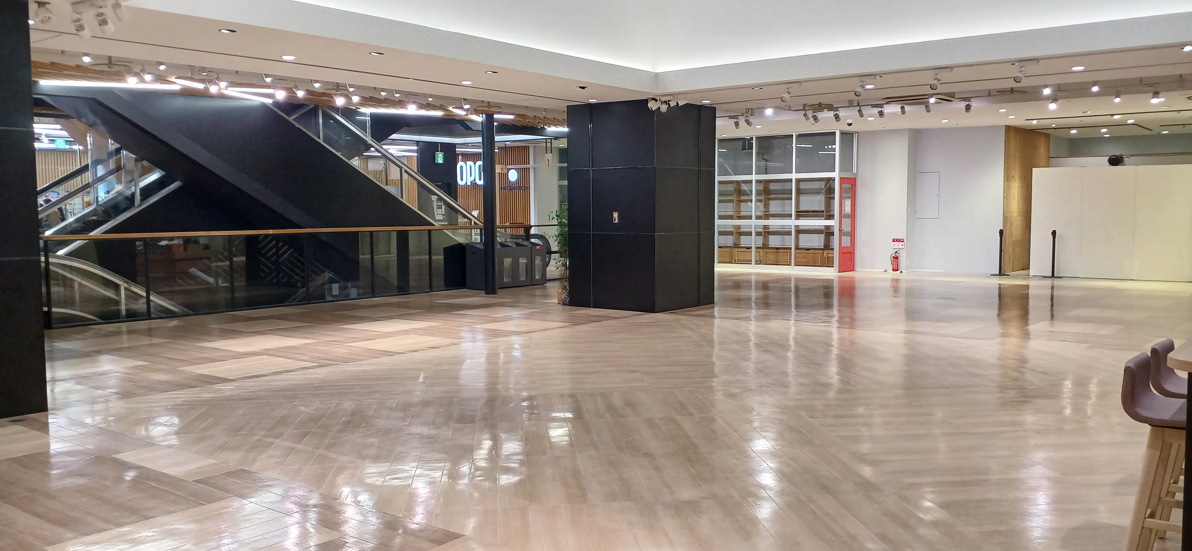 【秋田オーパ】吹抜