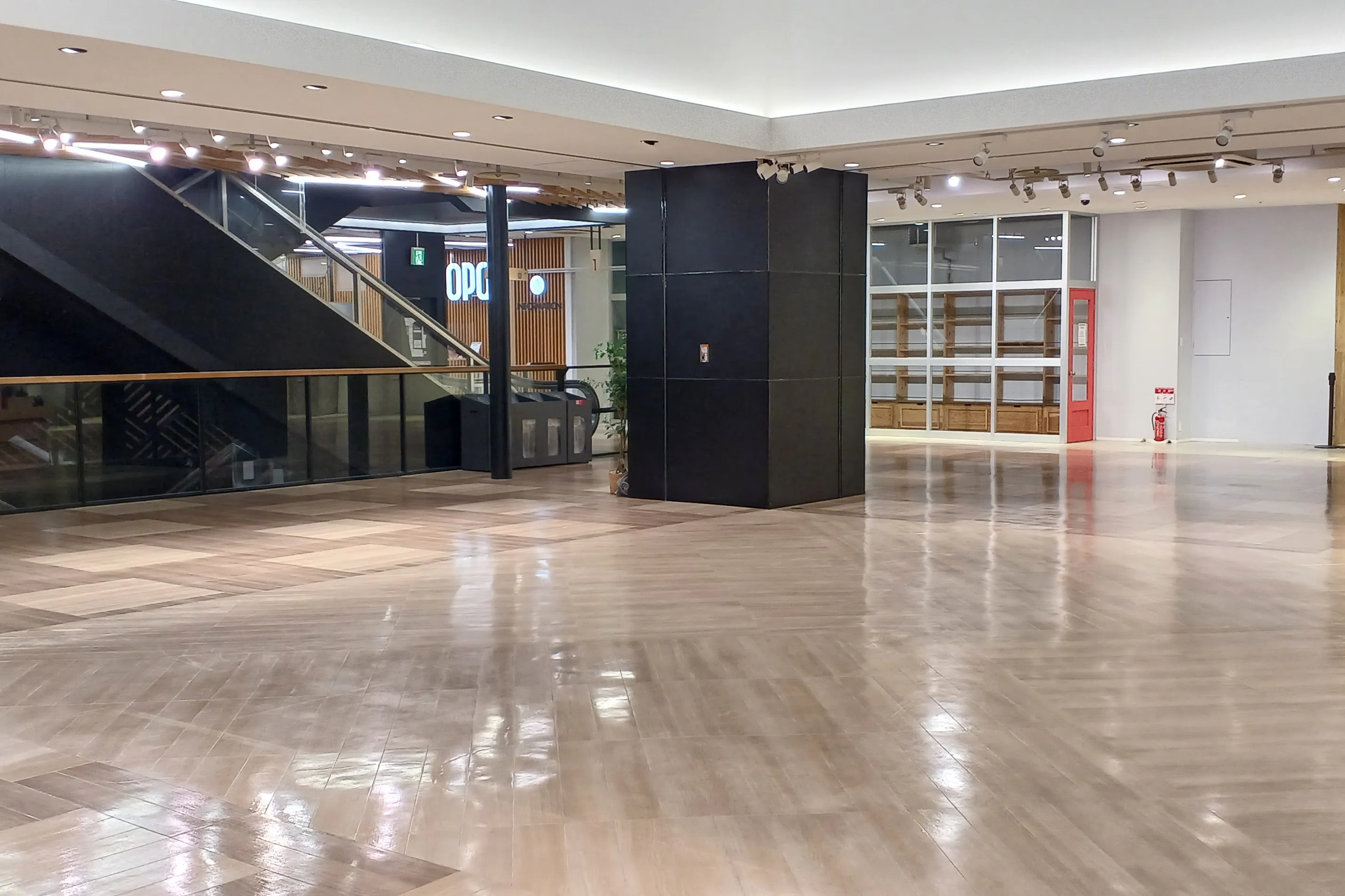 【秋田オーパ】吹抜