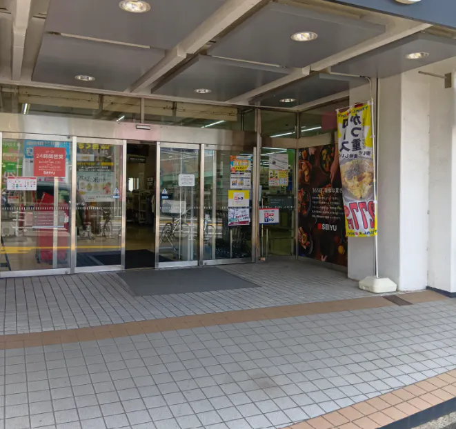 【西友 新検見川店】3FJR駅側入口軒下 (屋外) ポップアップストア(物販、食物販)やプロモーション用途に最適なスーパー店内催事イベントスペース