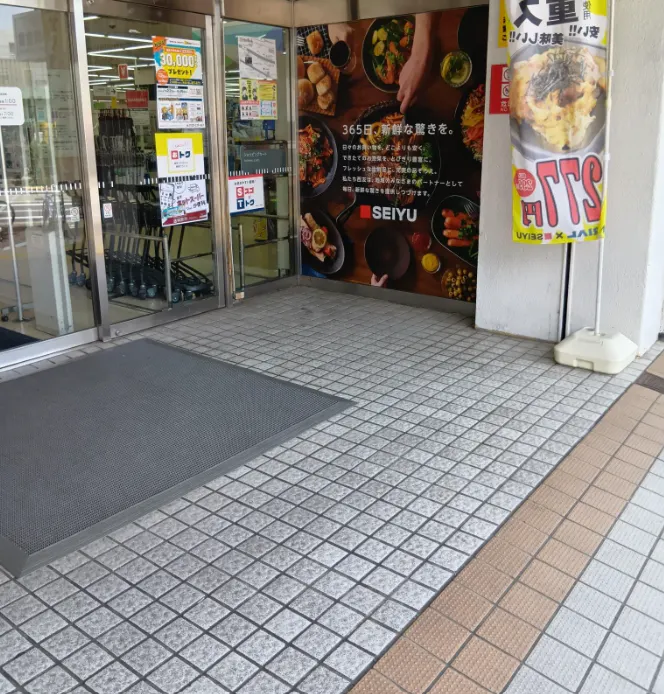 【西友　新検見川店】3FJR駅側入口軒下 (屋外)　ポップアップストア(物販、食物販)やプロモーション用途に最適なスーパー店内催事イベントスペース