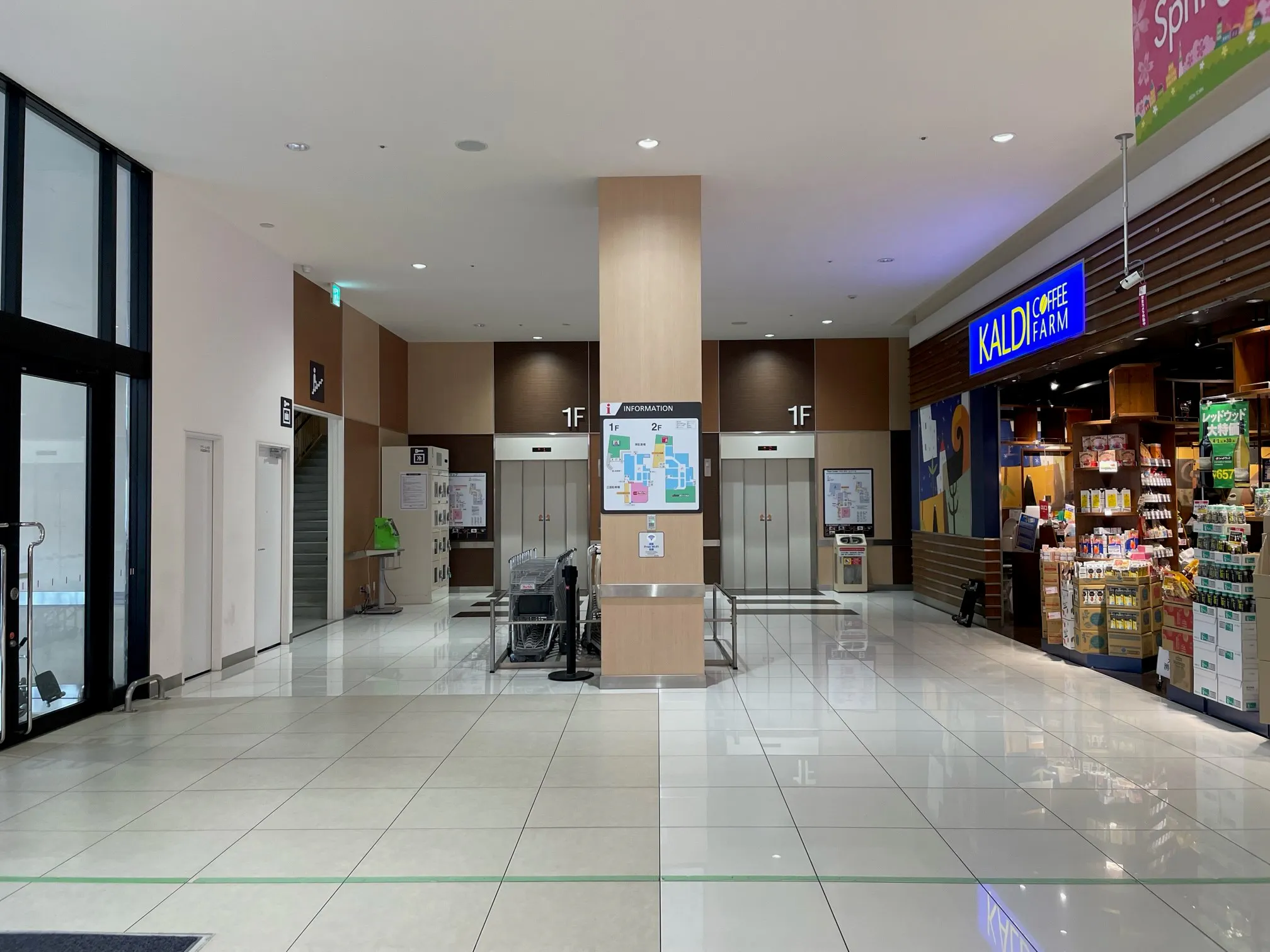 【イオンタウン成田富里】プロモーションイベントや各種物販イベントに最適な施設正面出入口に位置するイベントスペース