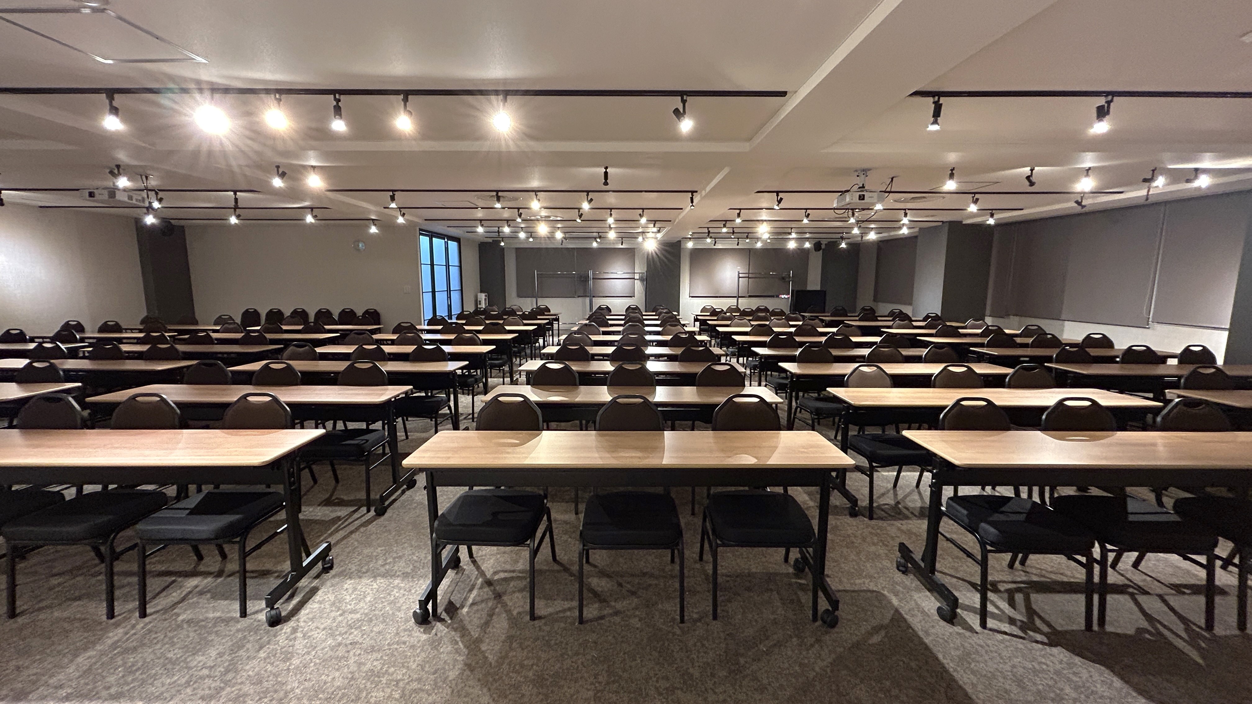 【新宿三丁目駅3分】展示会や会議に最適な駅チカで落ち着いた雰囲気のレンタルスペース