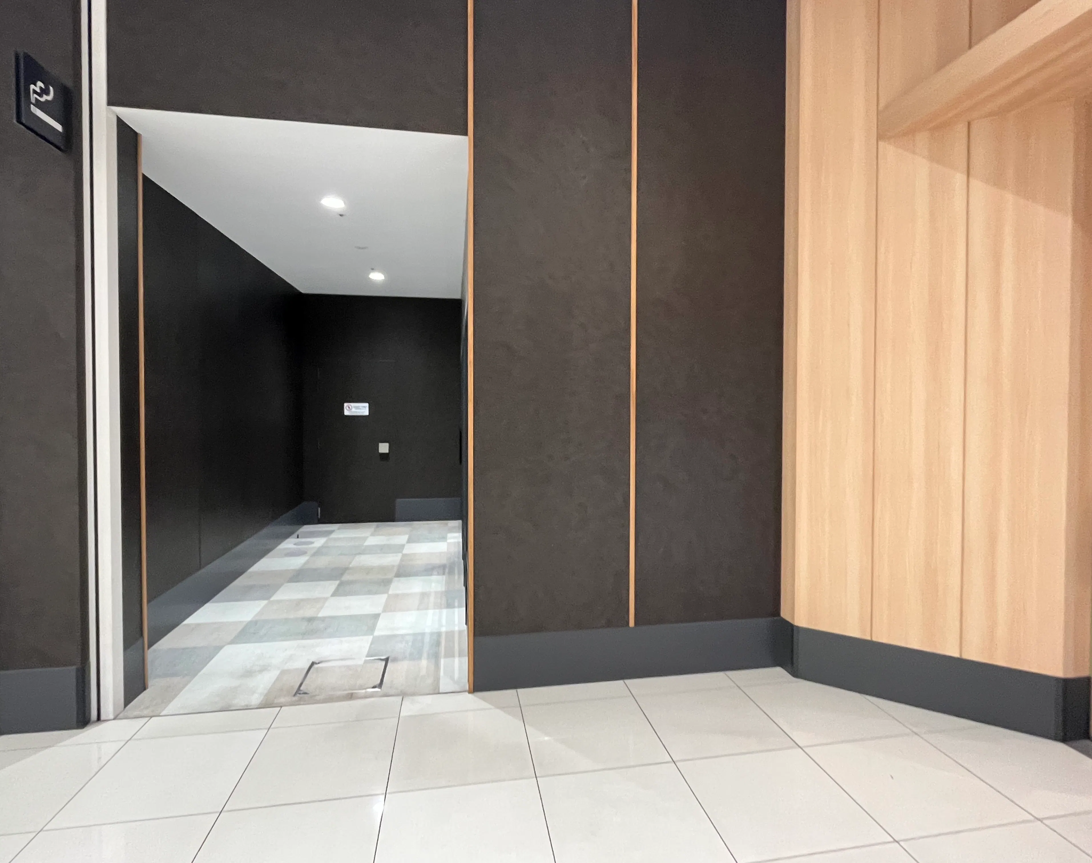 【イオンモール東浦】鎌倉パスタ横喫煙所前スペースの画像