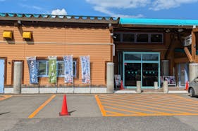 【ダイナム二本松店】キッチンカーやプロモーションイベントの開催に最適なアミューズメント施設のイベントスペース(出入口前)