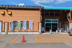 【ダイナム二本松店】キッチンカーやプロモーションイベントの開催に最適なアミューズメント施設のイベントスペース(出入口前)
