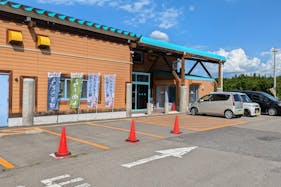 【ダイナム二本松店】キッチンカーやプロモーションイベントの開催に最適なアミューズメント施設のイベントスペース(出入口前)