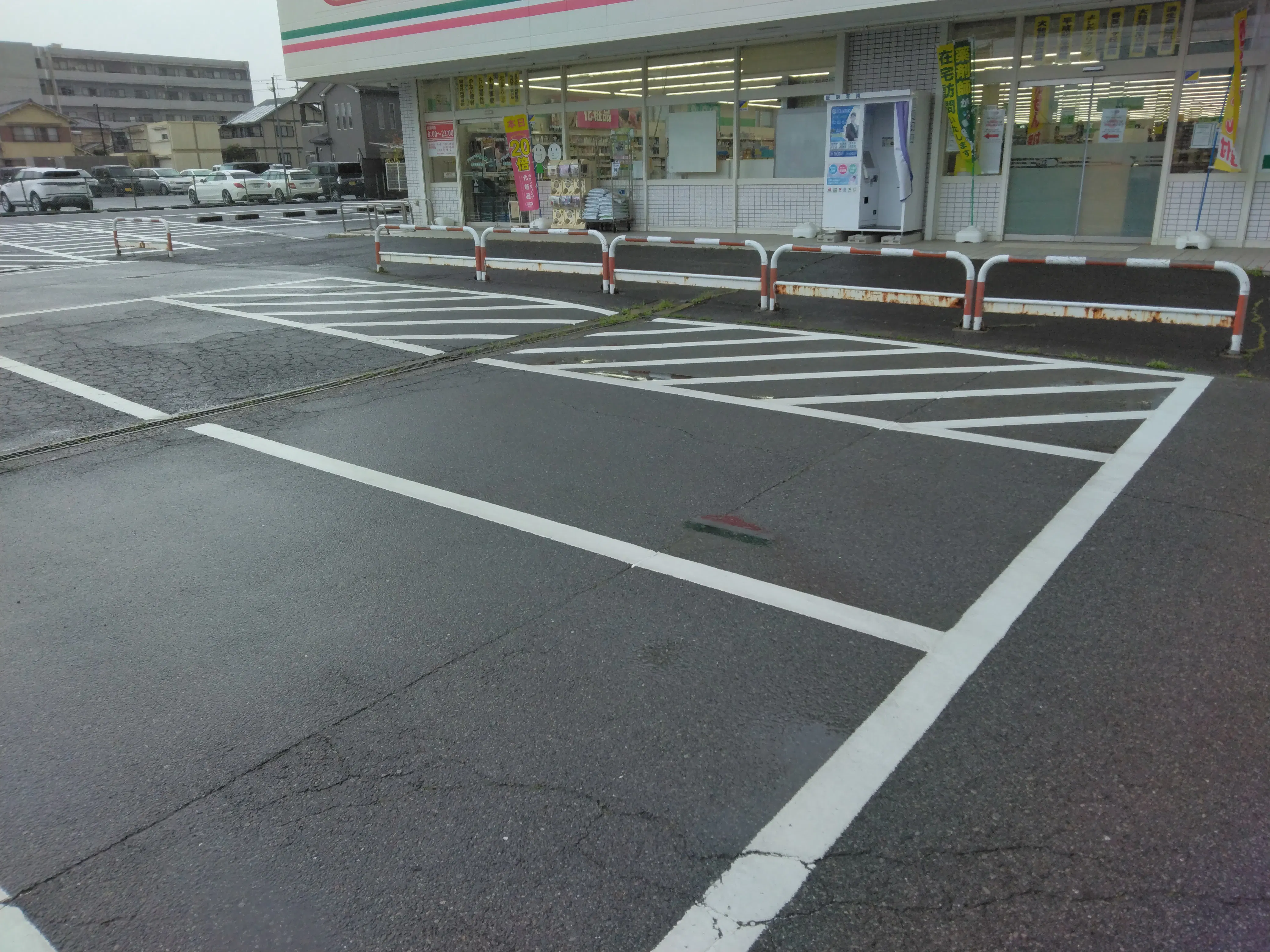 【ドラッグセイムス葛城北花内店】キッチンカー出店やプロモーション催事に最適なドラッグストアの駐車場イベントスペース