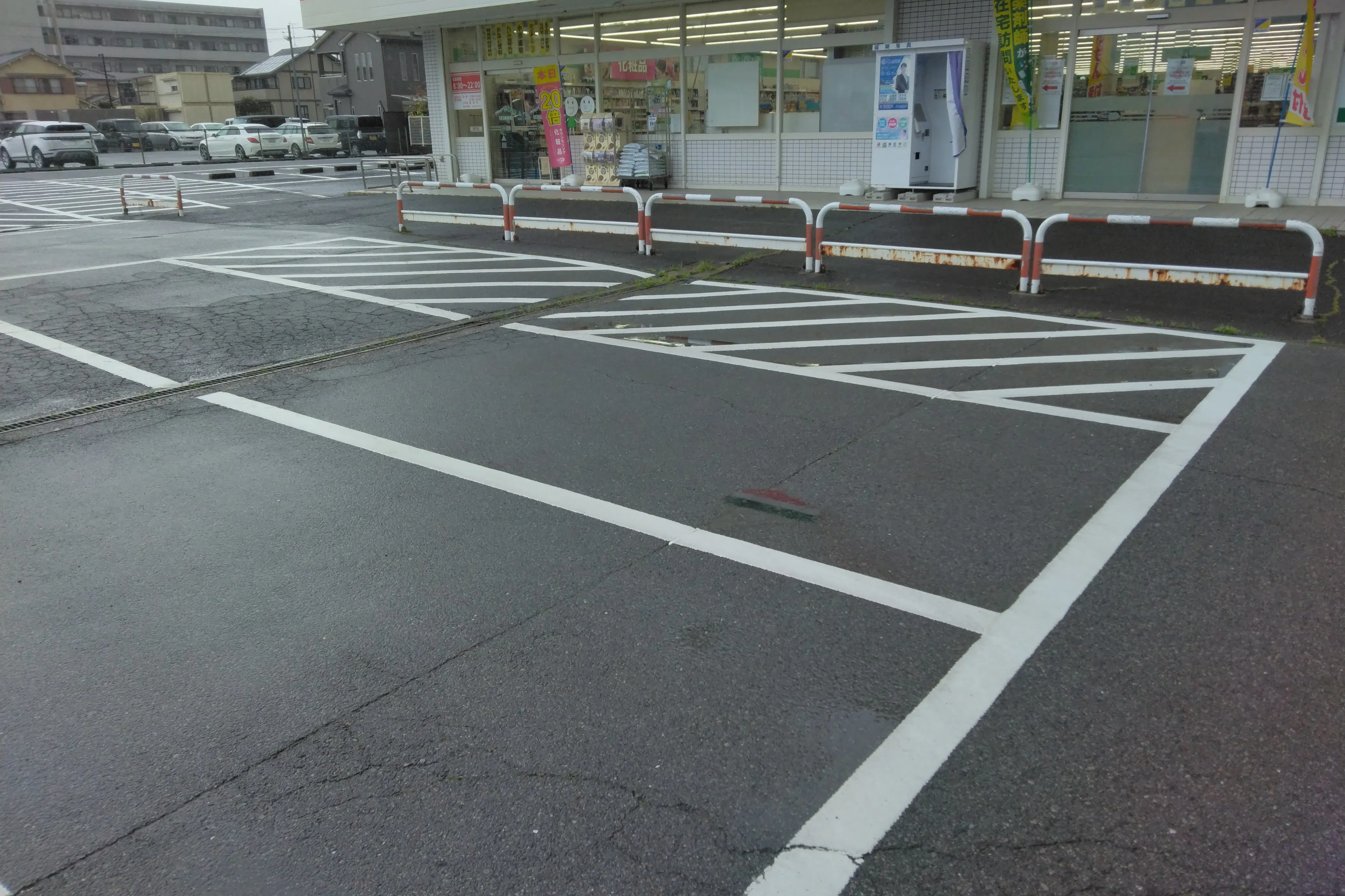 【ドラッグセイムス葛城北花内店】キッチンカー出店やプロモーション催事に最適なドラッグストアの駐車場イベントスペース