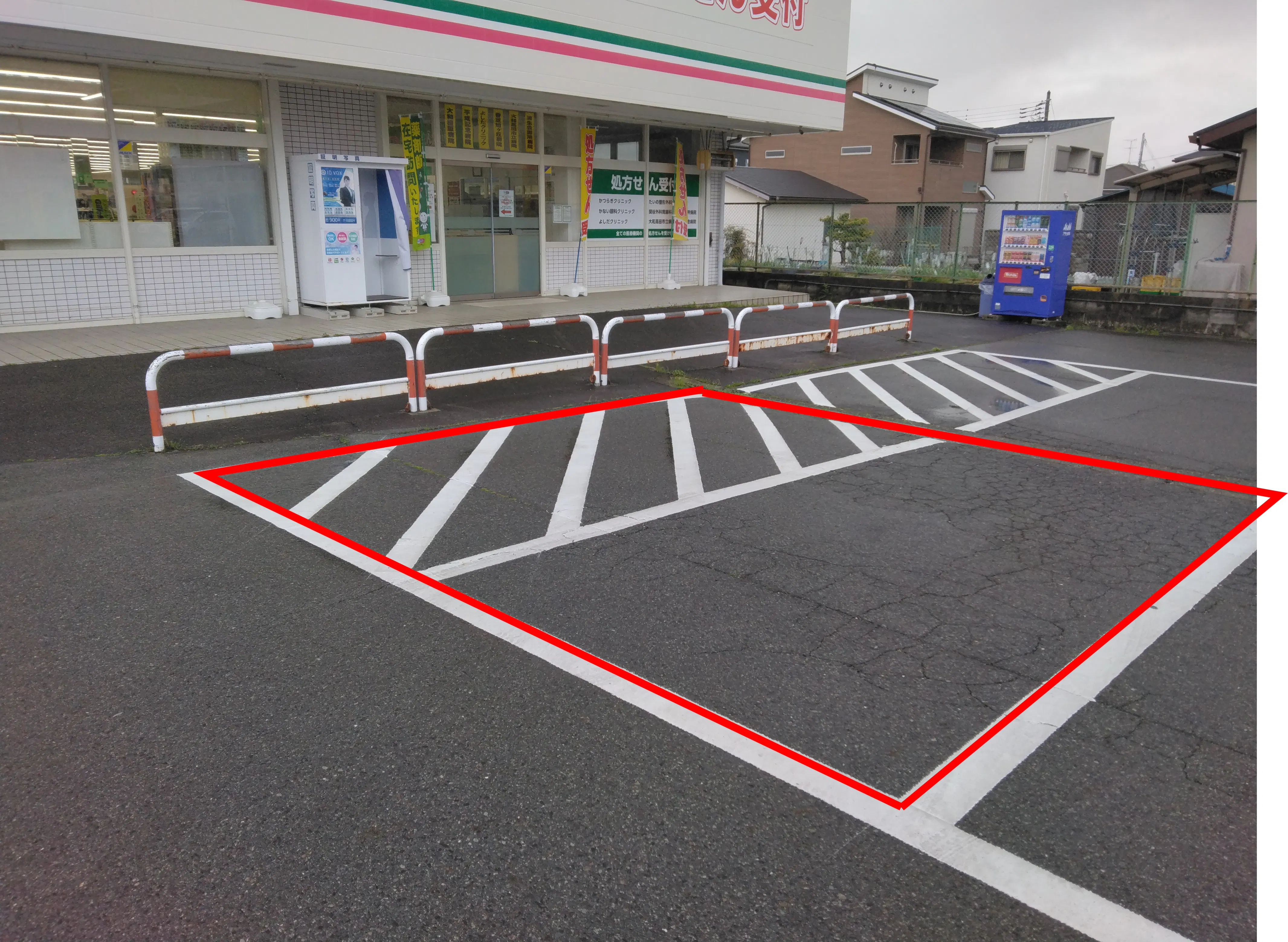 【ドラッグセイムス葛城北花内店】キッチンカー出店やプロモーション催事に最適なドラッグストアの駐車場イベントスペースの画像