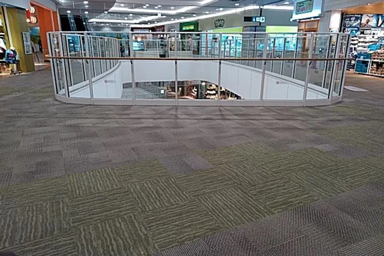 【イオンモール東久留米*】P.SFA前 ブリッジスペースの画像1