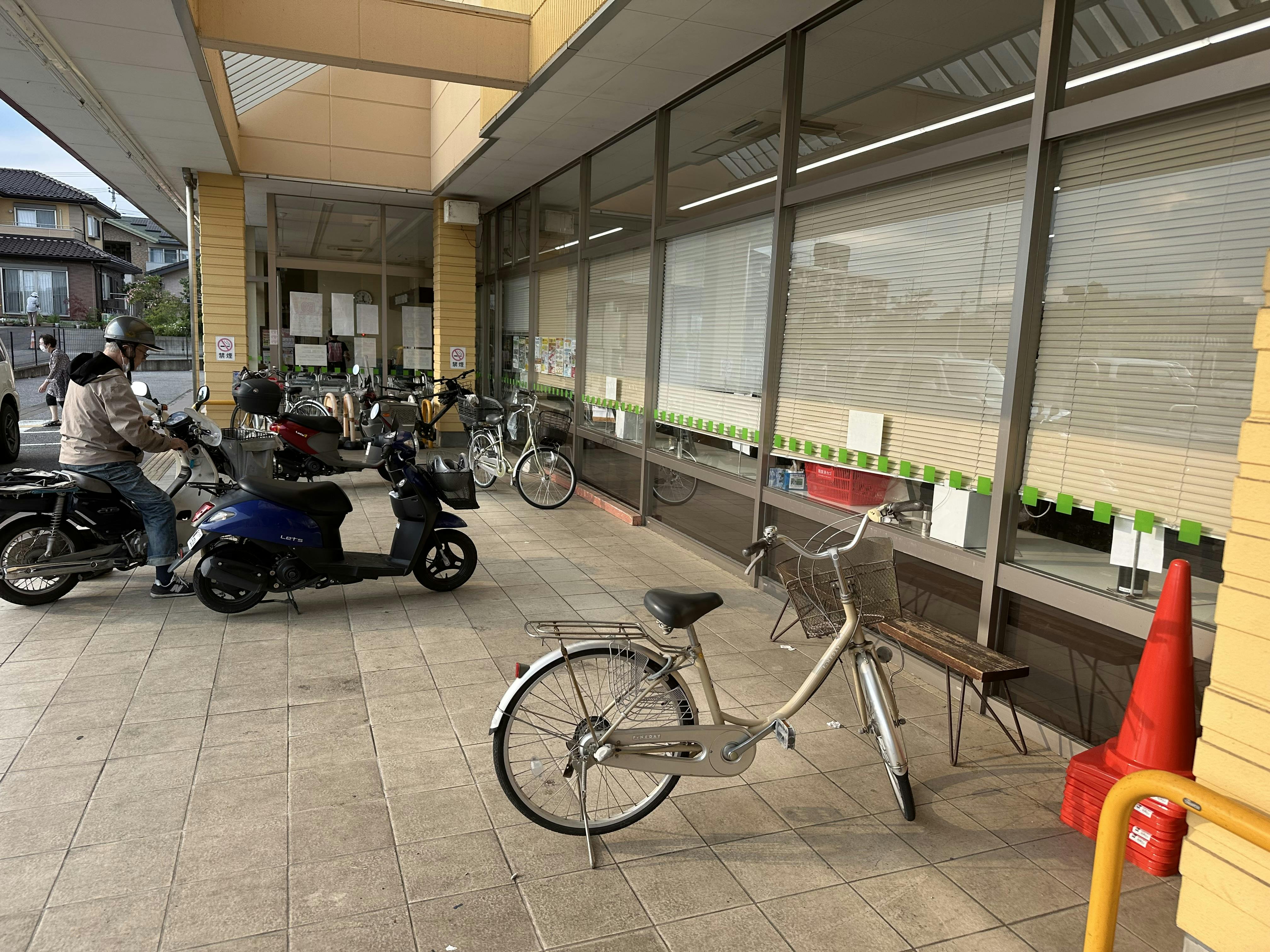 【ヤオハン貝島店】プロモーションやキッチンカーに最適な店頭軒下スペースの画像