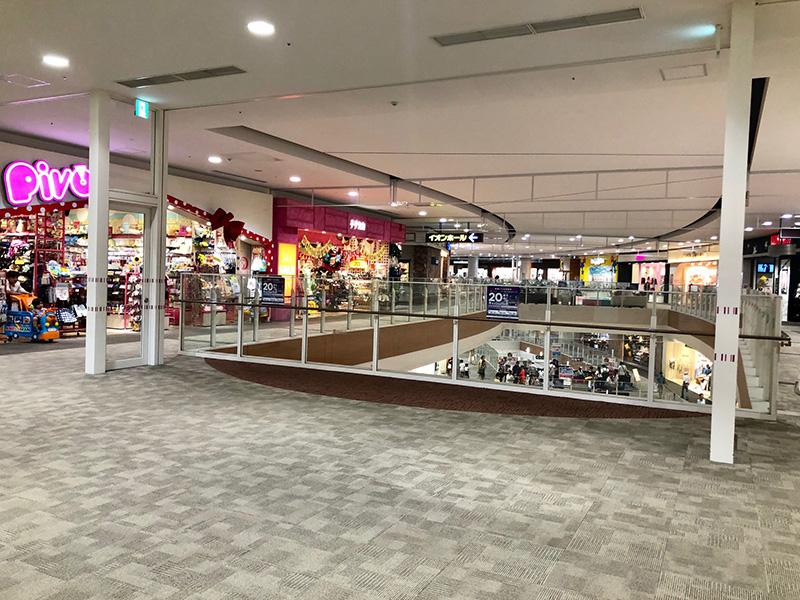 【イオンモール春日部】3F 中央ブリッジ