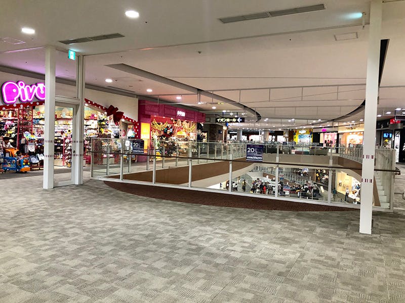 【イオンモール春日部】3F 中央ブリッジの画像