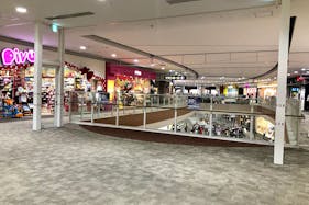 【イオンモール春日部】3F 中央ブリッジ