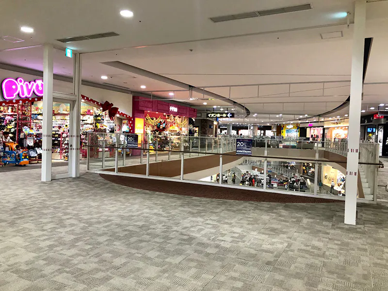 【イオンモール春日部】3F 中央ブリッジ