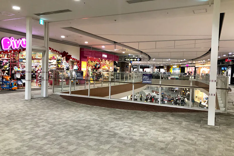 【イオンモール春日部】3F 中央ブリッジ