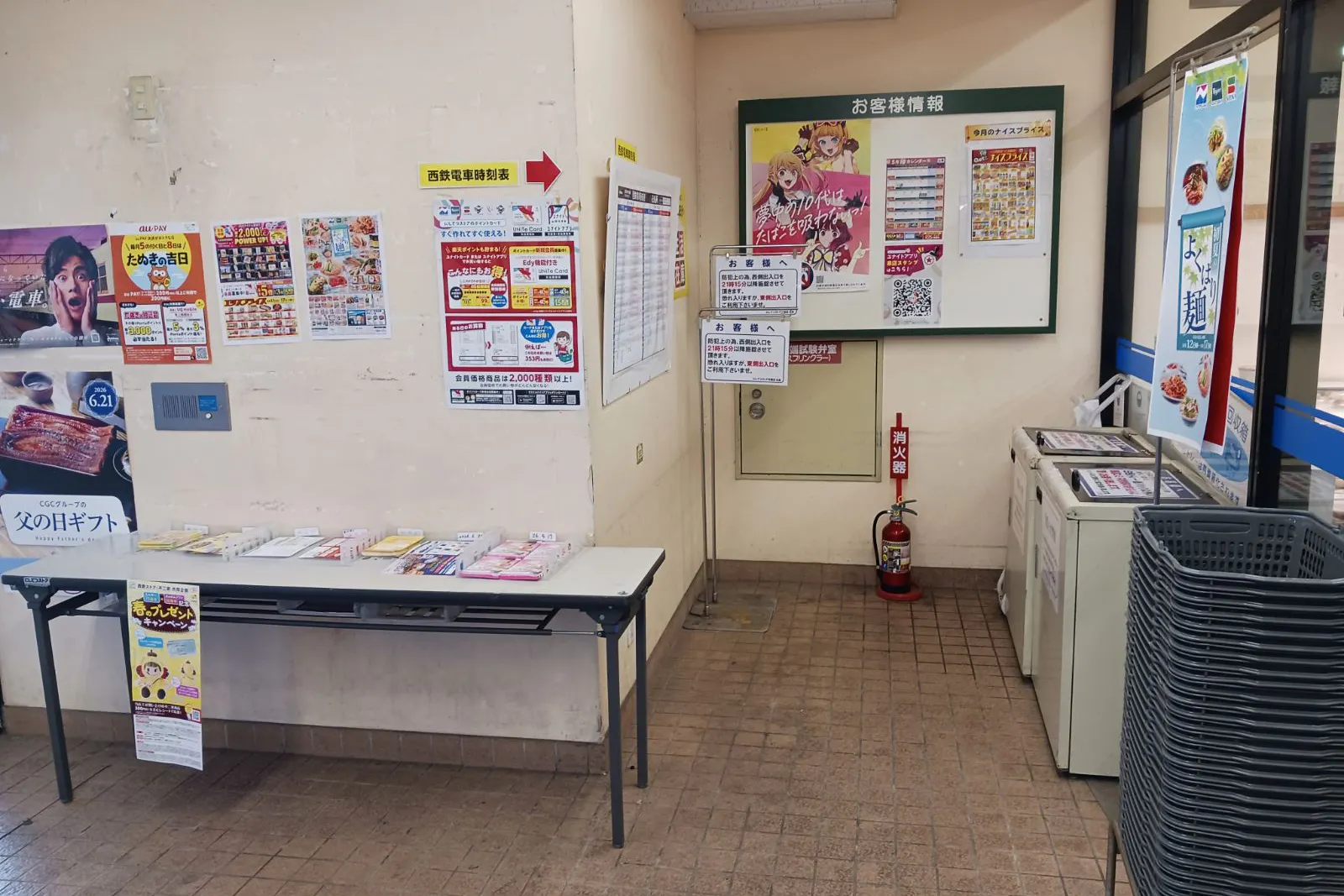 【西鉄ストア花畑店】西側入り口風除室 販促プロモーションや物販に最適なスーパー店内催事イベントスペース