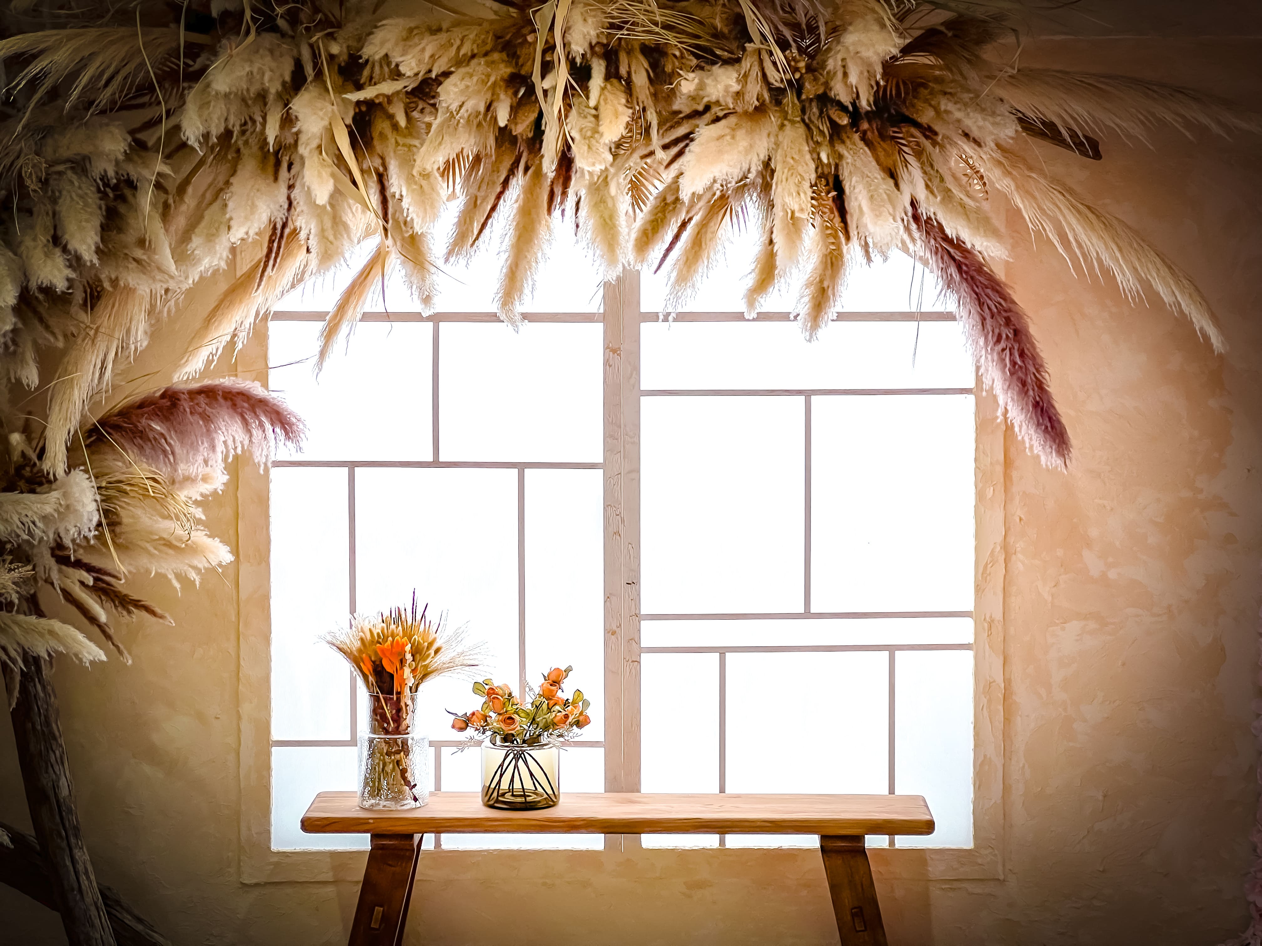 【代官山駅2分】撮影に適した巨大なドライフラワーが特徴的な機材の使用も無料なレンタルスタジオ