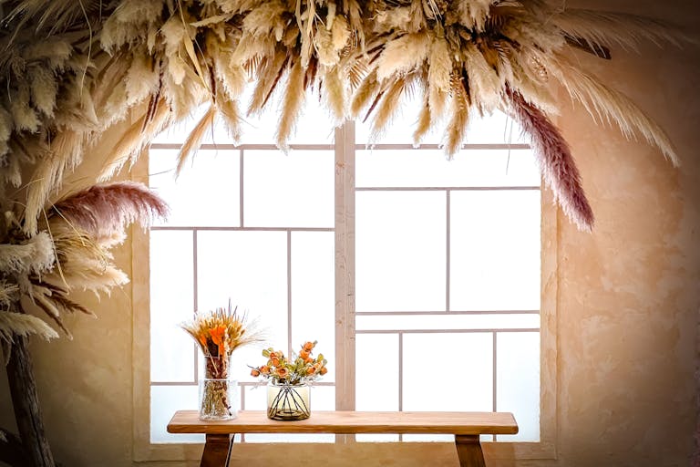 【代官山駅2分】撮影に適した巨大なドライフラワーが特徴的な機材の使用も無料なレンタルスタジオの画像9