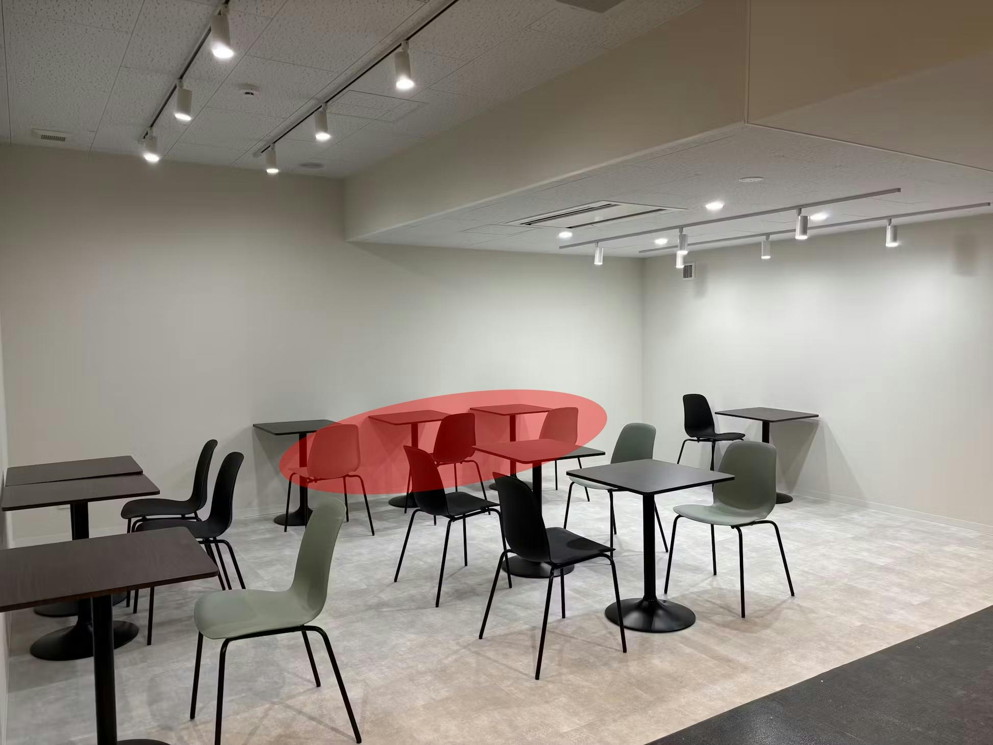 【戸田駅2分】ポップアップや展示会に適した白を基調とした什器も充実したスペースの画像