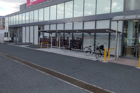 【ゆめマート 朽網】軒先駐輪場 物販・販促プロモーションにおすすめな催事イベントスペース