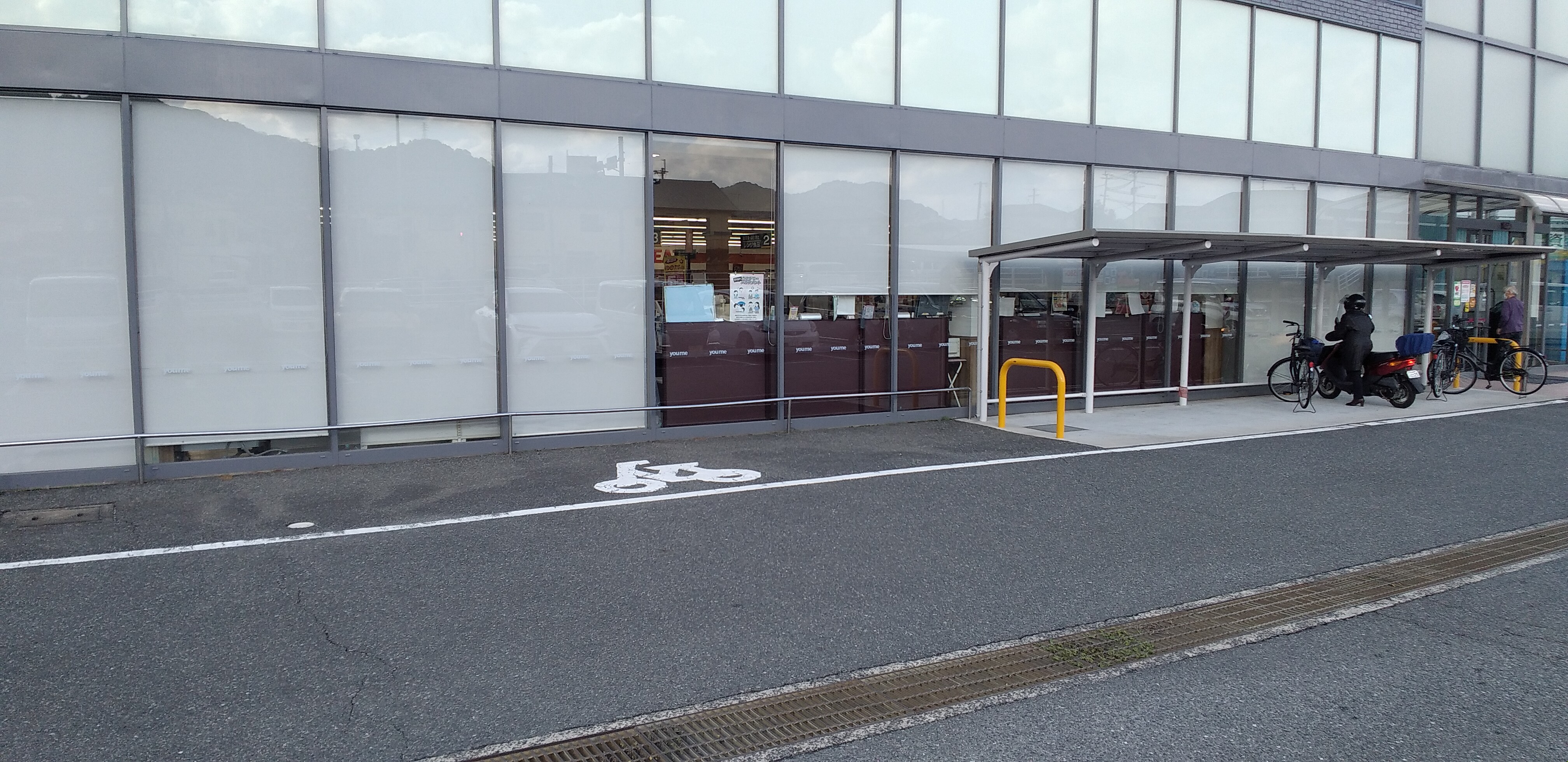 【ゆめマート 朽網】軒先駐輪場　物販・販促プロモーションにおすすめな催事イベントスペース