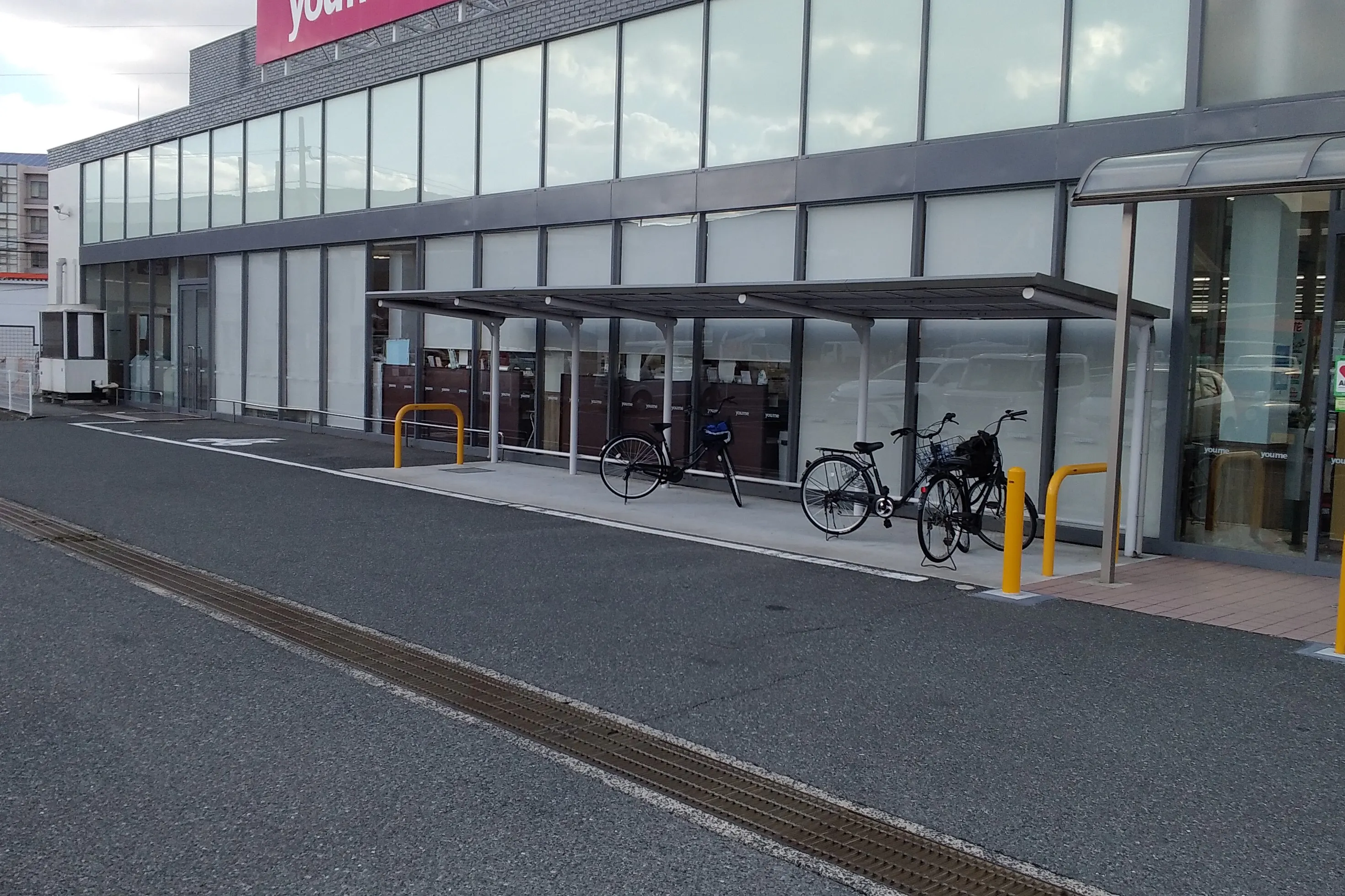 【ゆめマート 朽網】軒先駐輪場 物販・販促プロモーションにおすすめな催事イベントスペース