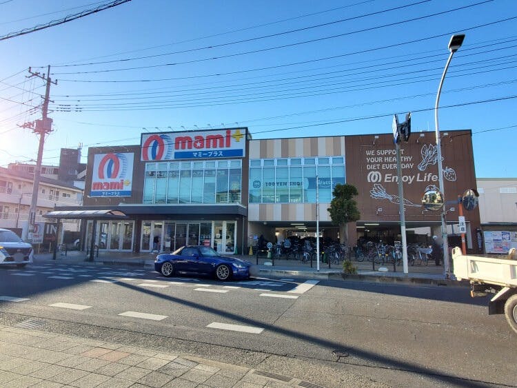 【マミープラス下戸田】プロモーションに利用可能な1階軒下スペースの画像