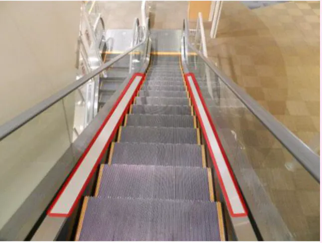 【イオンモール甲府昭和】モール内広告 エスカレーター