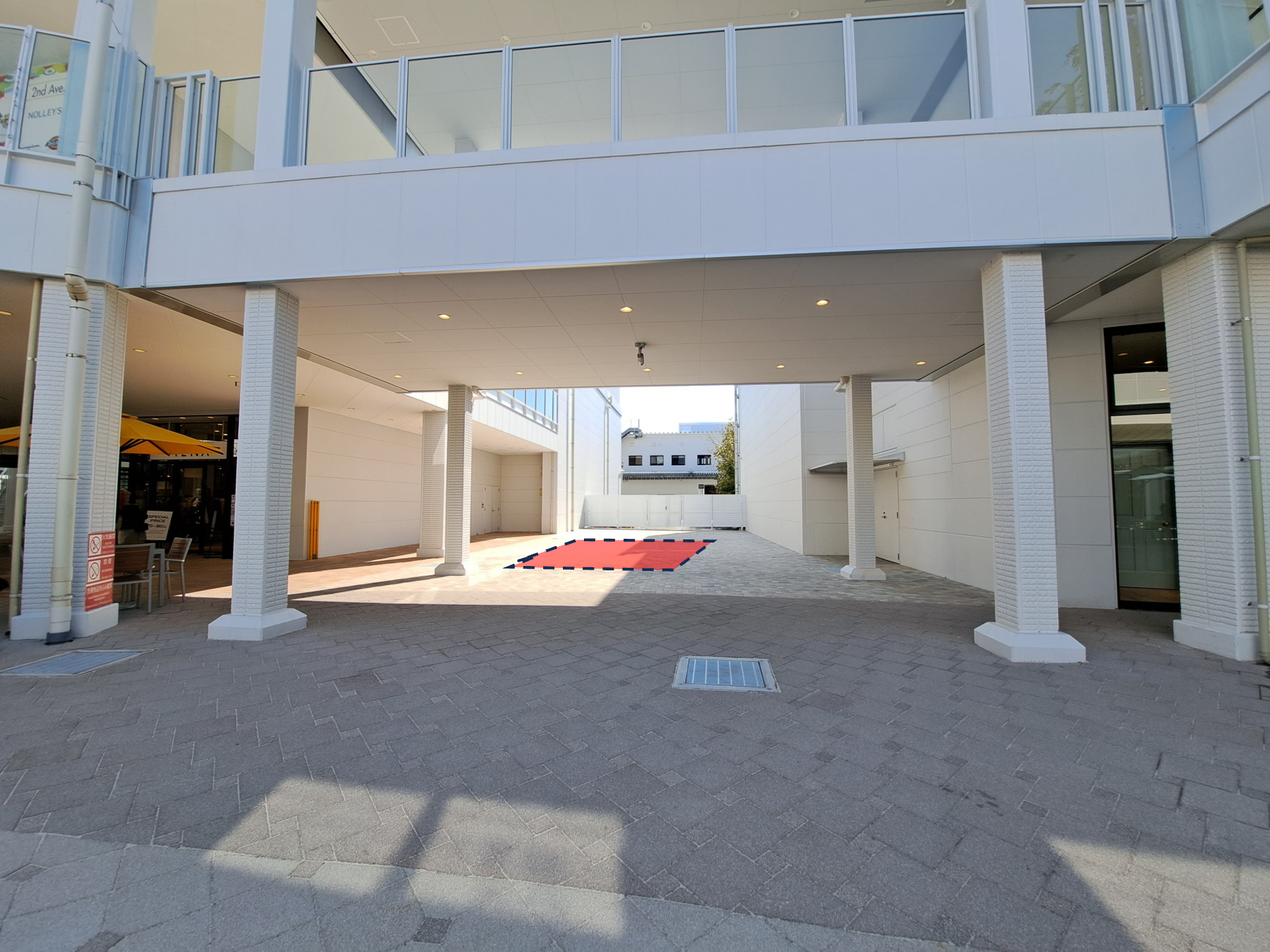 【イオンレイクタウンアウトレット】空の広場(ベーセーストック横スペース)