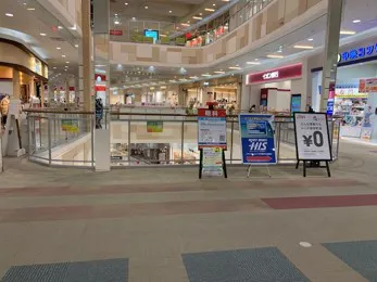 【イオンモール八千代緑が丘】各種プロモーションや物販、食物販のポップアップストアに最適なスポーツオーソリティー前ブリッジスペース