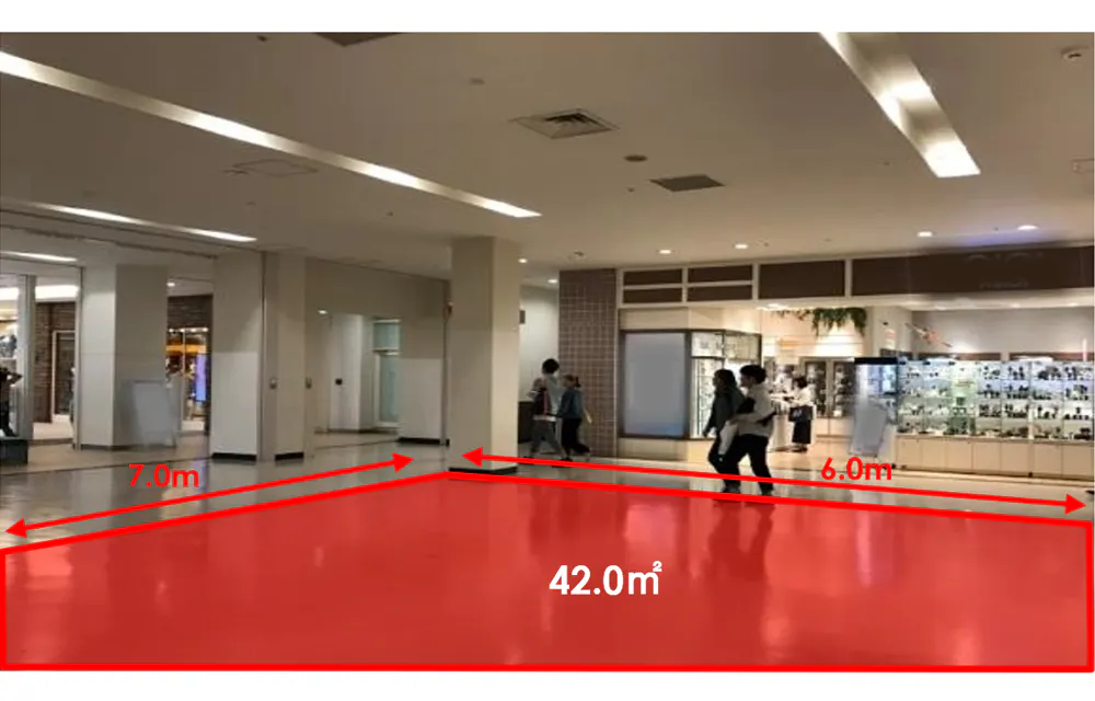 【ららぽーとTOKYO-BAY】南館2F　南Cエスカレーター下(東側)