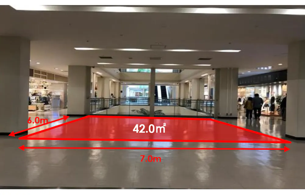【ららぽーとTOKYO-BAY】南館2F　南Cエスカレーター下(東側)