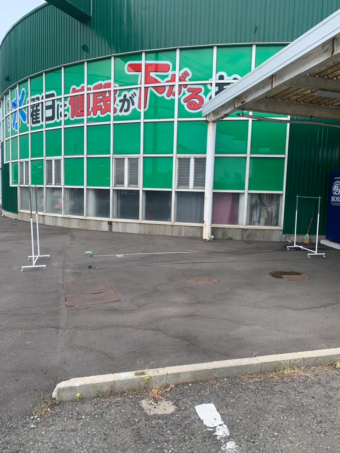【マイシュウサガール半田インター店】休日500人が来店する店前屋外イベントスペース