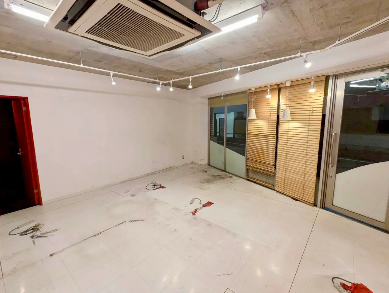 【江古田駅1分】物販やプロモーションに適したガラス張りで視認性抜群なイベントスペース