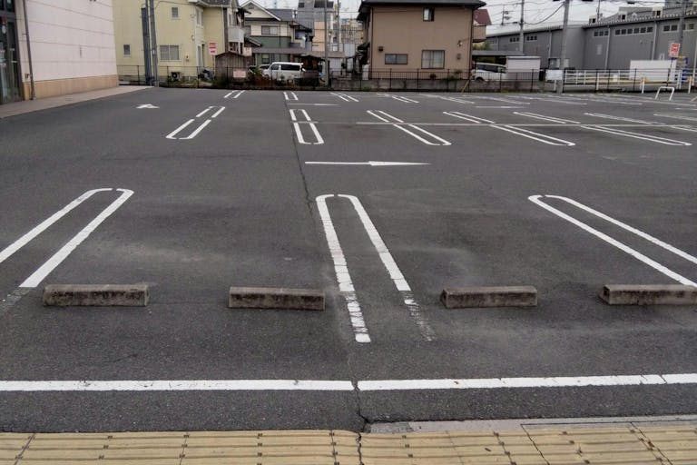 【ミスターマックス 岡山西店】駐車場(中央) 販促プロモーションや物販用途に最適な総合ディスカウントストアの催事イベントスペースの画像2