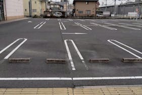 【ミスターマックス 岡山西店】駐車場(中央) 販促プロモーションや物販用途に最適な総合ディスカウントストアの催事イベントスペース