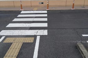 【ミスターマックス 岡山西店】駐車場(中央) 販促プロモーションや物販用途に最適な総合ディスカウントストアの催事イベントスペース