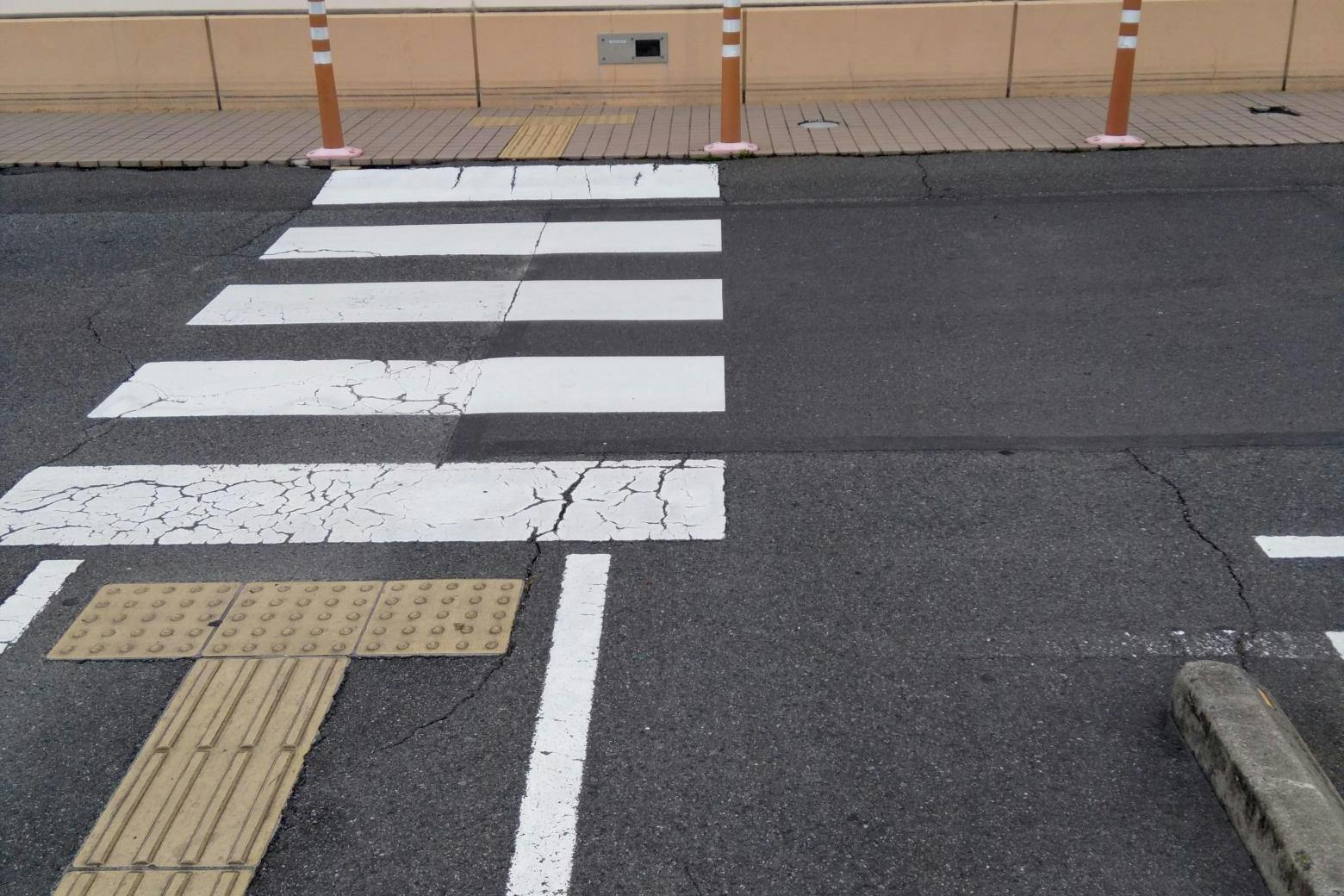 【ミスターマックス 岡山西店】駐車場（中央） 物販用途に最適な総合ディスカウントストアの催事イベントスペース