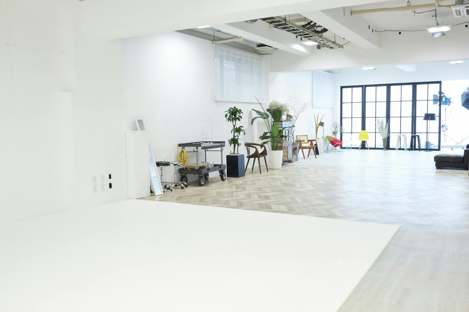 【戸田エリア】撮影や展示会、イベントに適した白壁158㎡のレンタルスペース