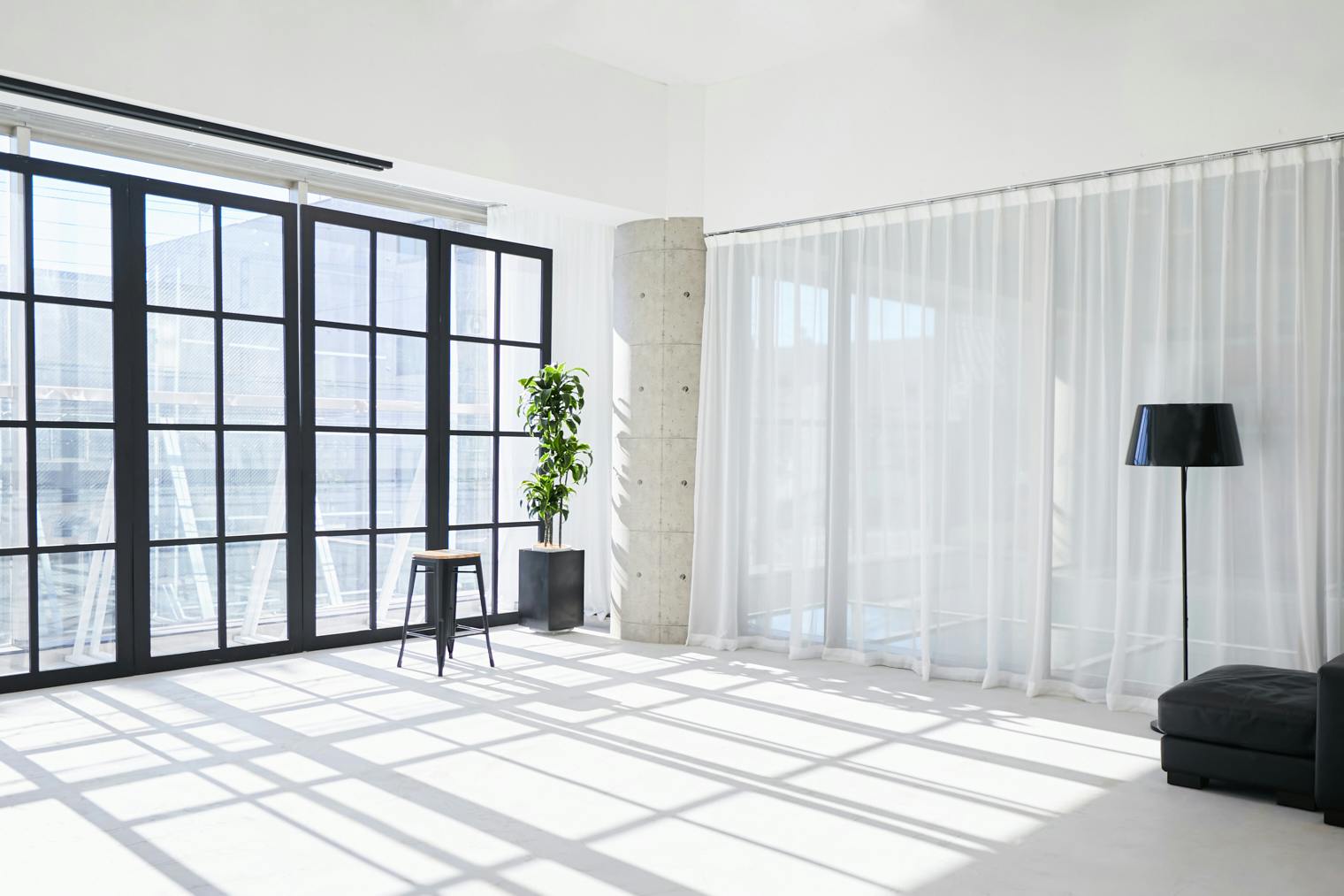 【戸田エリア】撮影や展示会、イベントに適した白壁158㎡のレンタルスペース