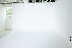 【戸田エリア】撮影や展示会、イベントに適した白壁158㎡のレンタルスペース