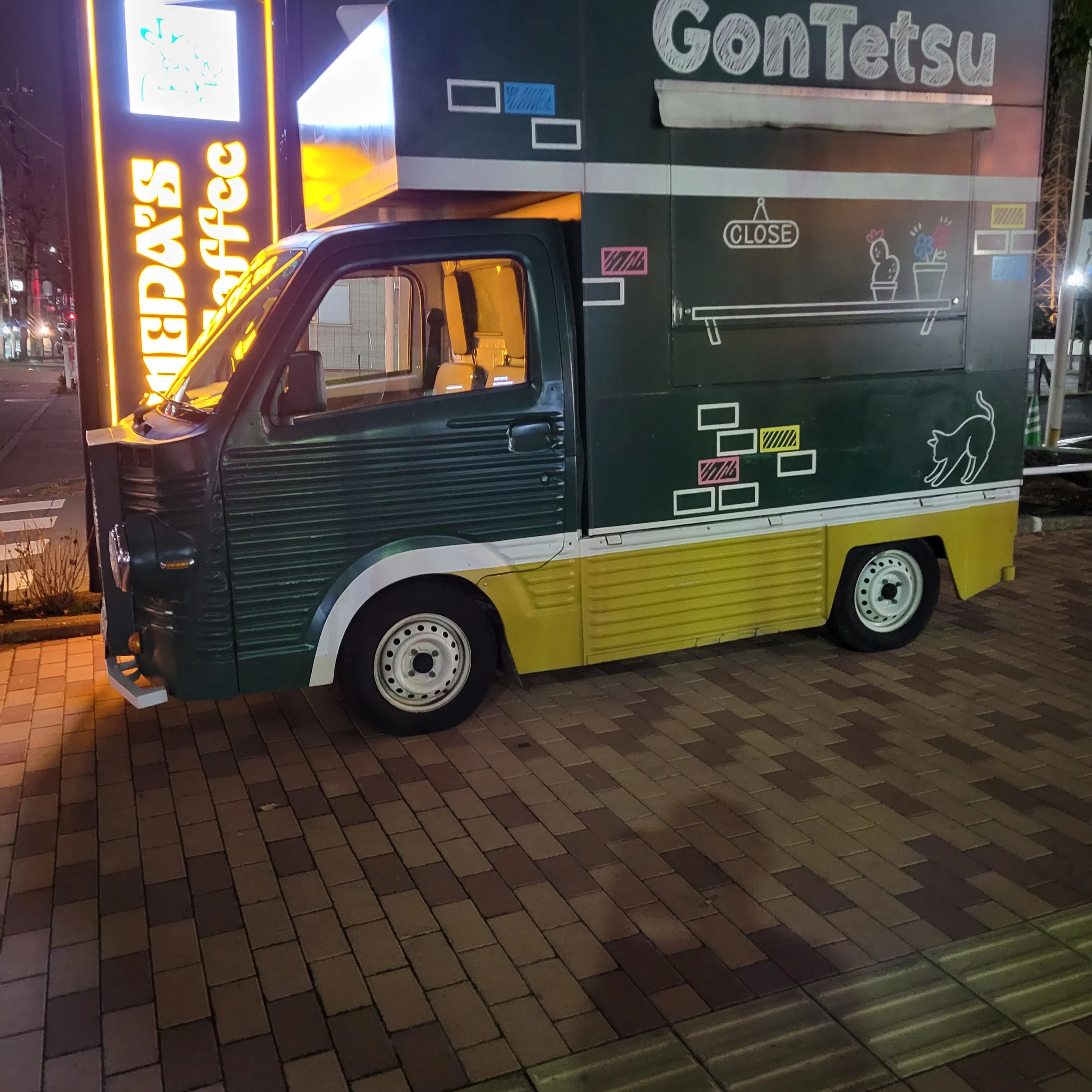【イオン駒岡店】キッチンカーの出店が可能な複合商業施設屋外イベントスペース