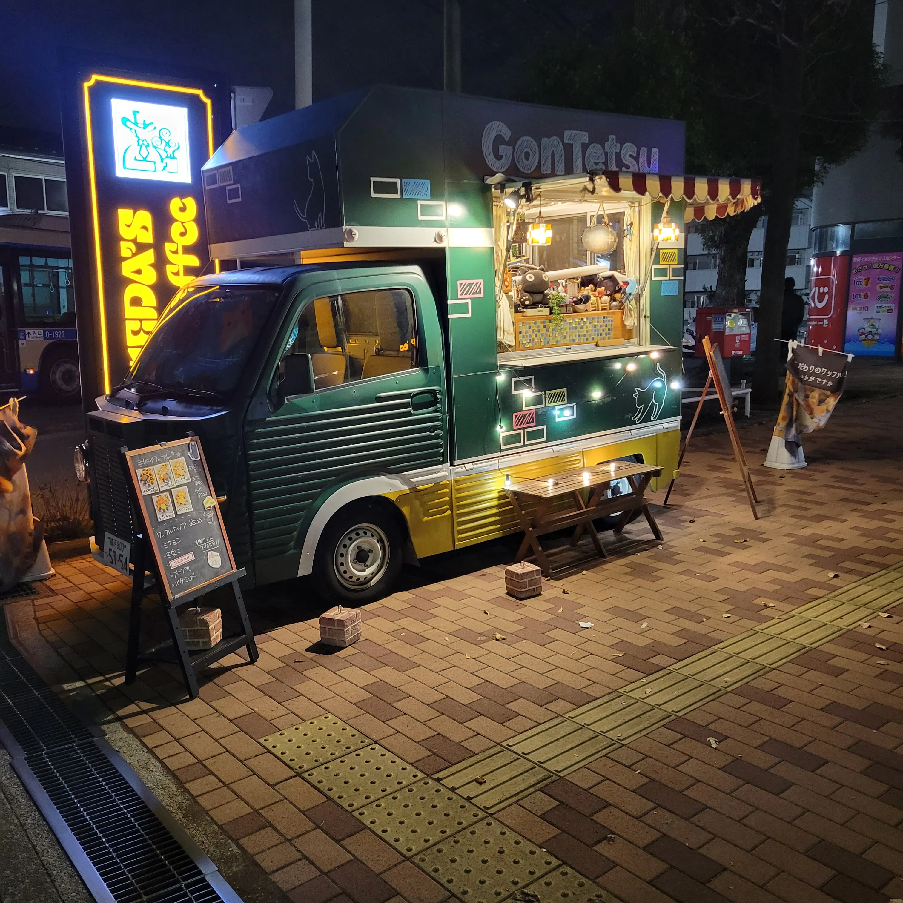 【イオン駒岡店】キッチンカーの出店が可能な複合商業施設屋外イベントスペース