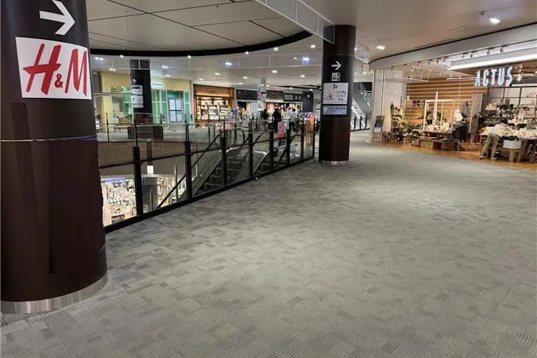 【イオンモール幕張新都心】2F ACTUS前の画像2