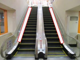 【イオンモール盛岡】モール内広告 エスカレーター足元レールの画像