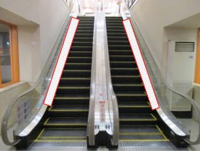 【イオンモール盛岡】モール内広告 エスカレーター足元レール