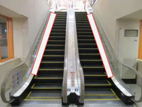 【イオンモール盛岡】モール内広告 エスカレーター足元レールの画像