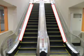 【イオンモール盛岡】モール内広告 エスカレーター足元レール