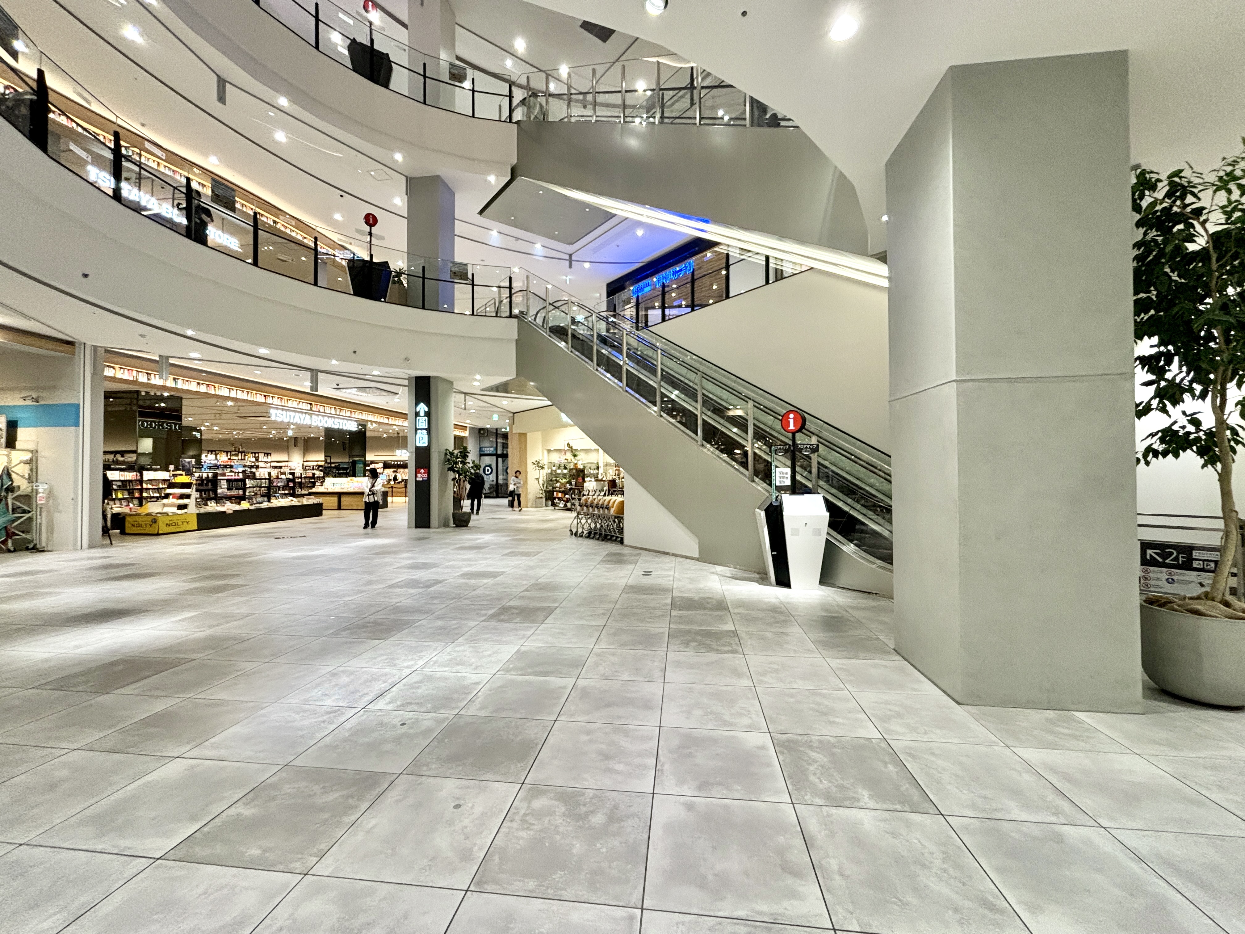 【イオンモール Nagoya Noritake Garden】1F サウスコート